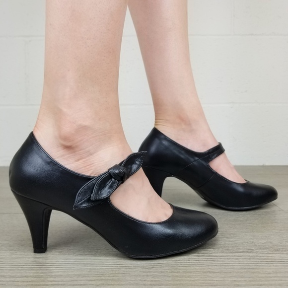 Closed Toe Low Mid Heel Bow Strap Dress Pump - Picture 2 of 8